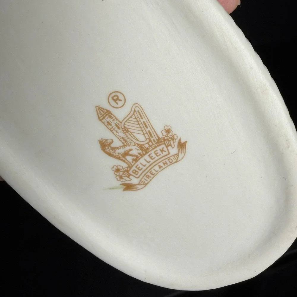 Vtg BELLEEK Ireland Porcelain Lidded Trinket Box Shamrocks Basketweave